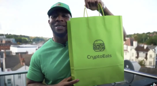 Una criptomoneda, influencers y una app de comida: así se monta una estafa millonaria en 30'