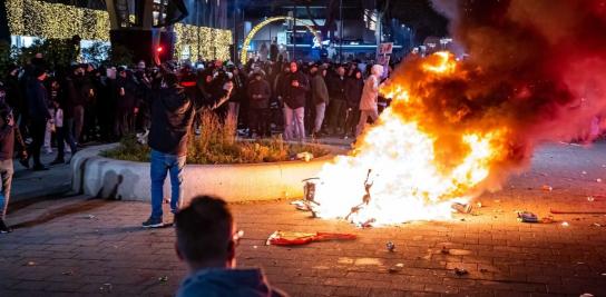 Las protestas se extienden en Europa a medida que regresan las restricciones por covid