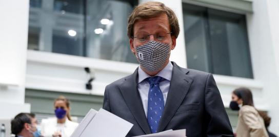 Casado se queda solo mientras el PP ya da por hecho que Feijóo será su líder