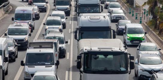 Pacto con la patronal del transporte, aunque los autónomos siguen el paro