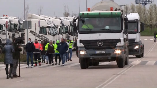 La gasolina y el gasóleo bajan por primera vez tras semanas de récords