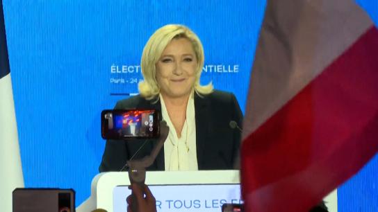 Le Pen empieza el tercer asalto