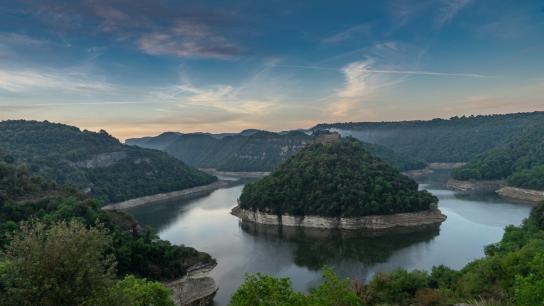 Grandes contrastes del amanecer en primavera
