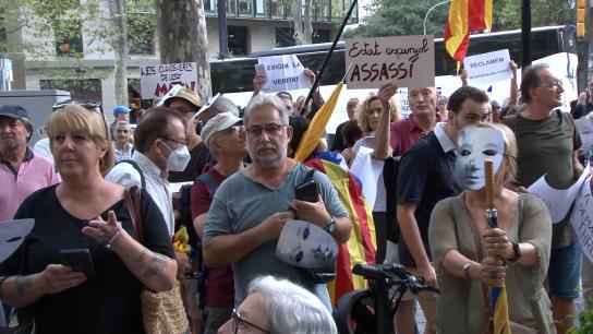Una minoría ensombrece el homenaje de Catalunya a las víctimas de la Rambla