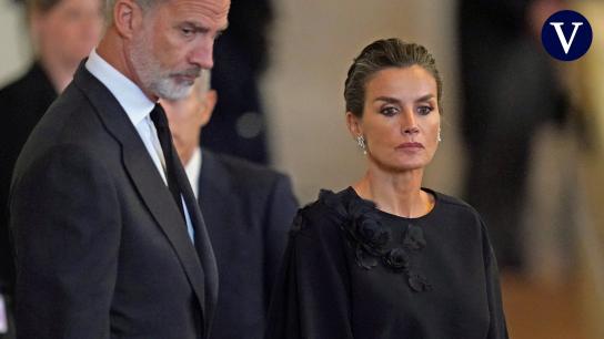 Felipe VI y el emérito coinciden en la despedida a Isabel II