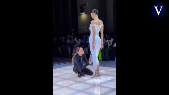 Manel Torres, el catalán que revoluciona la moda con el vestido de spray de Bella Hadid