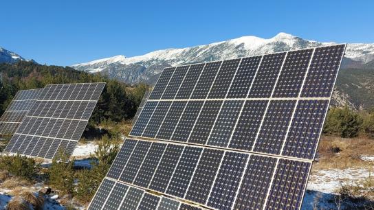 Placas solares al pie del Pedraforca