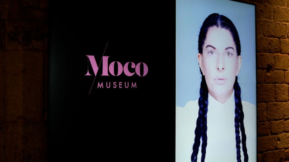 Marina Abramovic alcanza la magia en el Liceu con su cruce de belleza y dolor