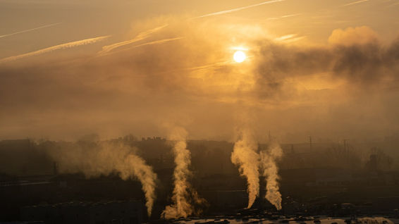 La industria del humo al amanecer