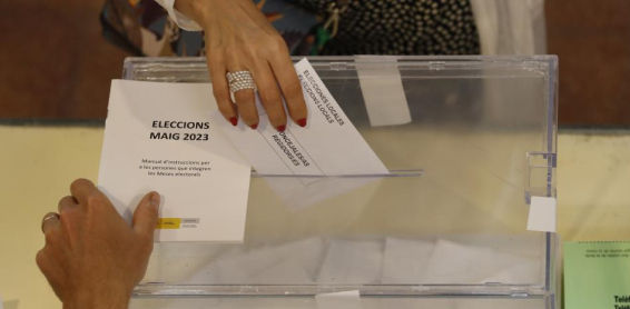 La participación en Barcelona baja 3,3 puntos respecto al 2019, menos que en el conjunto de Catalunya