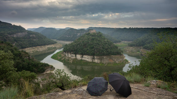 Vuelven los días de paraguas al meandro del Ter