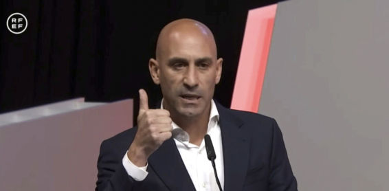 Rubiales señala que besar a Jenni significó lo mismo que besar “a una de mis hijas”