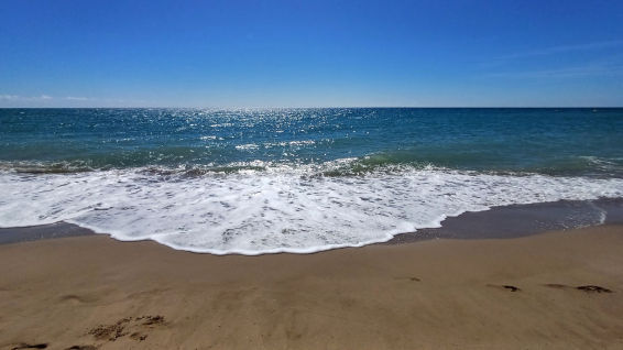 Las dos caras del mar de otoño en Gavà