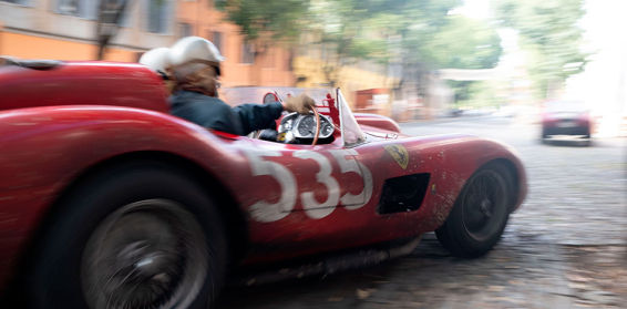 La Zona de Interés, Ferrari y Cristóbal Balenciaga: las películas y series históricas que se estrenan este mes