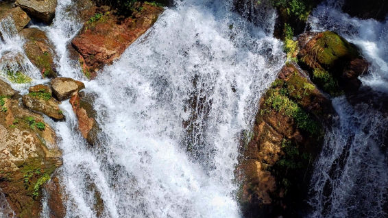 Desbordante agua en las Fonts del Llobregat