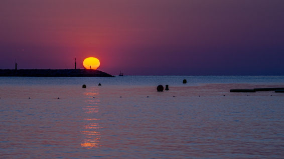 El mágico sol de los pescadores de las Medas