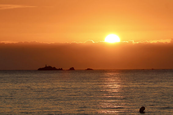 El fenómeno del pilar solar en La Fosca, en imágenes