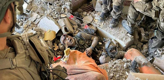 Un Yahya Sinuar malherido lanzó un palo contra un dron momentos antes de que lo mataran