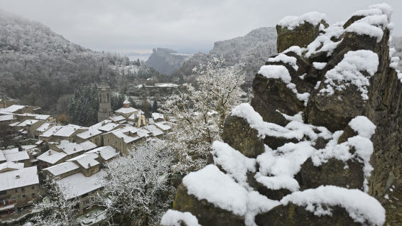 Nieve por debajo de los 1.000 metros: Cantonigròs y Rupit se tiñen de blanco