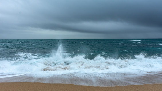 Escucha cómo ruge el mar en Blanes