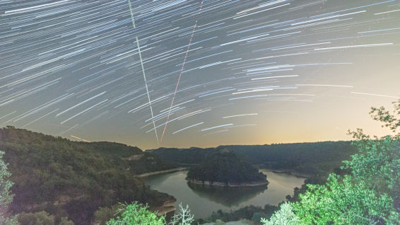 Lluvia de estrellas fugaces líridas en el monasterio de Sant Pere de Casserres