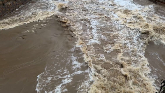 Temporal en Catalunya, en directo | Mueren el maquinista de un Rodalies en Gelida por un desprendimiento y un hombre arrastrado en su coche por el agua