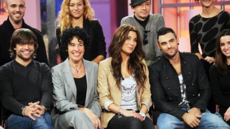 La presentadora Pilar Rubio y la cantante Nina durante la presentación del programa 'Operación Triunfo 2011'