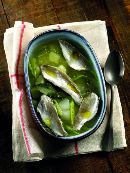 Sopa de merluza y laurel