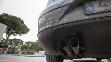 Cuanto más años tienen un coche de combustión, más contamina&nbsp;