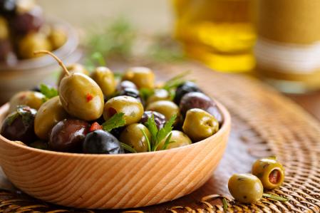 Las aceitunas casan prácticamente con todo. Pueden rellenarse con productos muy diferentes y conseguir sabores totalmente opuestos unos a los otros