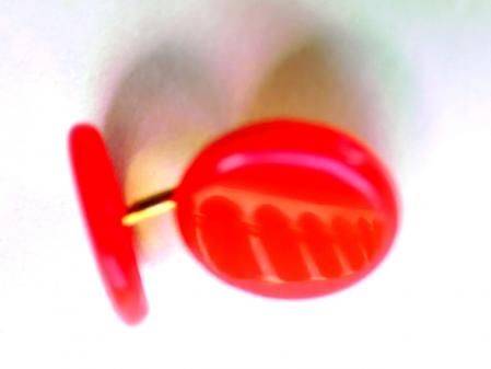 El claustro del monasterio de Pedralbes reflejado en una chincheta.