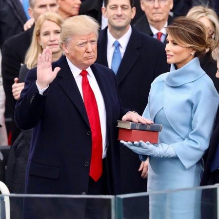 Donald y Melania Trump en la ceremonia de investidura el 20 de enero de 2017