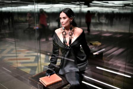 La actriz Demi Moore durante el desfile debut de Kim Jones para Fendi, en París