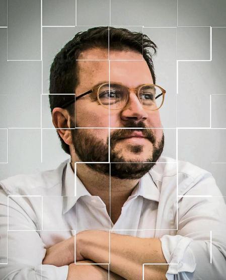 23 - 04 - 2020 / Barcelona / Entrevist a a Pere Aragones / Vicepresident de la Generalitat de Catalunya / Aragones posando y con su equipo hablando de los presupuestos / Foto: Llibert Teixido