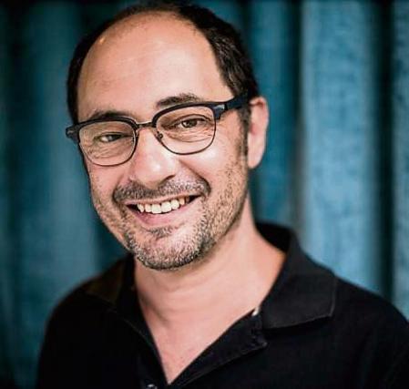 foto XAVIER CERVERA 27/06/2017 Jordi Sánchez Zaragoza (Barcelona, 13 de mayo de 1964) es un dramaturgo, actor y guionista español, conocido por interpretar los papeles de Antonio Recio en La que se avecina, de Josep Lopes en Plats Bruts y de Pep en Cuerpo de Élite. Es el autor de Krámpack, Soy fea, Excusas, Mitad y mitad y El eunuco. retratado en un hotel del Eixample d Barcelona