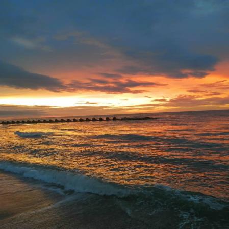 Amanecer en la playa de Cunit.