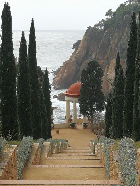 Vista al mar desde el jardí botánico de Marimurtra.
