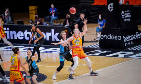 Eldrebink, con 13 puntos, también tuvo un papel destacado en el triunfo del Uni Girona