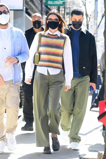 La modelo Kendall Jenner con el look de estilo 'preppy' en Nueva York