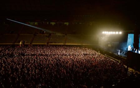 FOTO ALEX GARCIA CONCIERTO ENSAYO CON 5000 ESPECTADORES DE LOVE OF LESBIAN EN EL PALAU SANT JORDI. COVID 2021/03/27