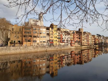 Reflejos sobre el río Onyar.