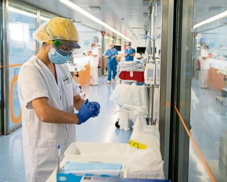 COVID_Hospital Clínic de Barcelona. Atención de pacientes enfermos COVID-19 en las UCI