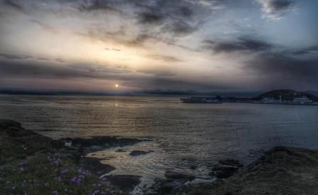 Vistas del amanecer desde la playa de Llançà.