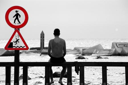 Osservando il mare (Observando el mar).