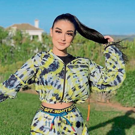 Janeiros- Julia Janeiro