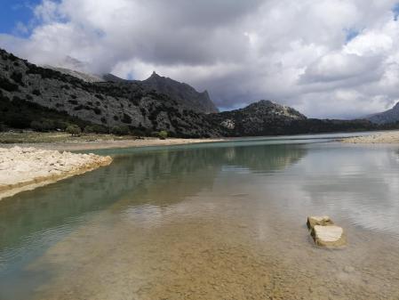Panorámica del embalse de Cúber, en Mallorca.
