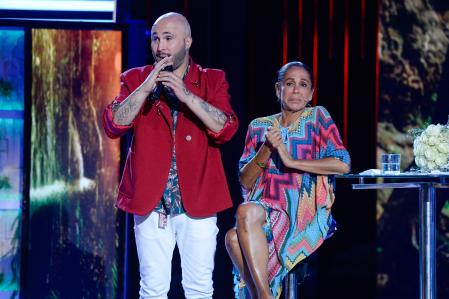 Isabel Pantoja acompañada de su hijo Kiko Rivera tras la participación de la cantante en 'Supervivientes 2019'