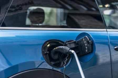 Las estaciones de ITV recopilarán datos relativos al consumo de los coches híbridos y de combustión&nbsp;