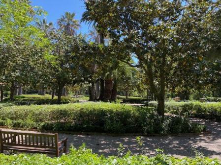 Panorámica del jardín del Palau de les Heures.