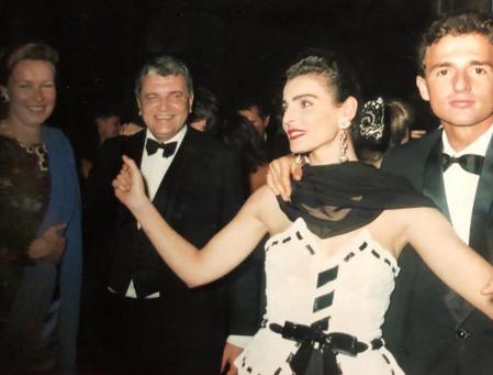 Antonia dell'Atte, con Alessandro Lequi, Gabriela de Saboya y un acompañante